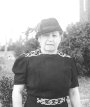 A person in a hat

Description automatically generated
