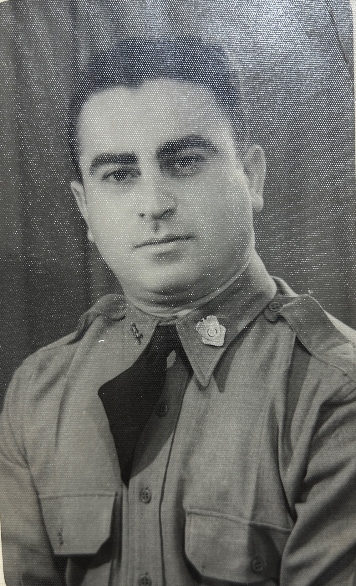 A person in a uniform

Description automatically generated