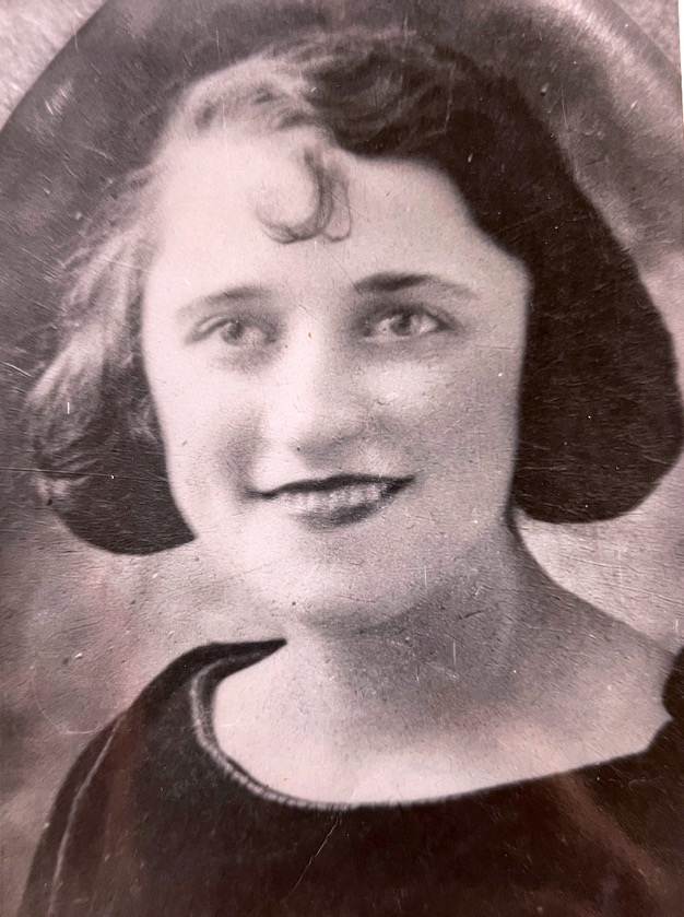 A person with short hair

Description automatically generated